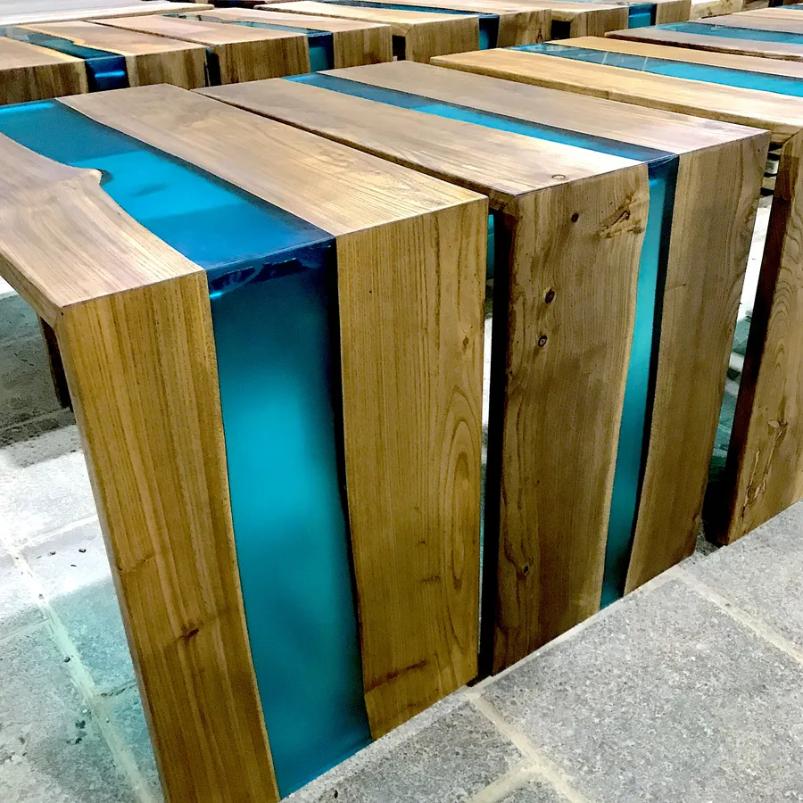 Стол-река из слэбов карагача в тонировке. Модель для крепления к стене. Работа spilcenter.com, отель, г.Сочи