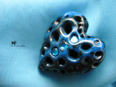 Синяя брошь "Сердце океана" - романтичное украшение в морском стиле