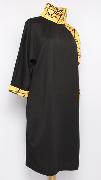 Платье "Надписи комбинированное "горчица р. 52