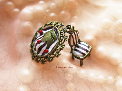 Трон для принцессы. Брошь с короной и креслом в винтажном стиле. Ручная работа