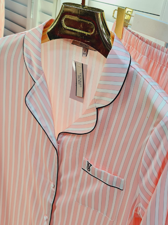 Пижама Виктория Сикрет в полоску с чёрной окантовкой размер L