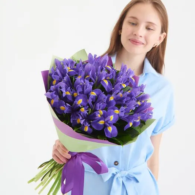 Букет из 19 ирисов