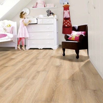 Биополы Wineo PURLINE 1000 wood Traditional Oak Brown PL051R в интерьере детской комнаты
