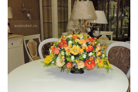 Композиция яркая в желто оранжевом цвете из искусственных цветов №69