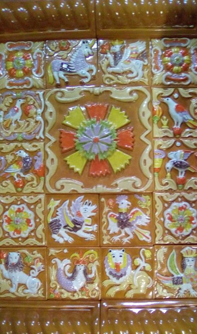 Изразцовое панно "Древние символы" цветное с валиками