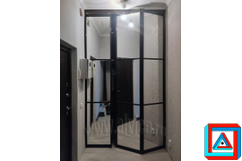 Фото 10 - Дверной блок из 2-х складных и 1-ой жестко закрепленной створки