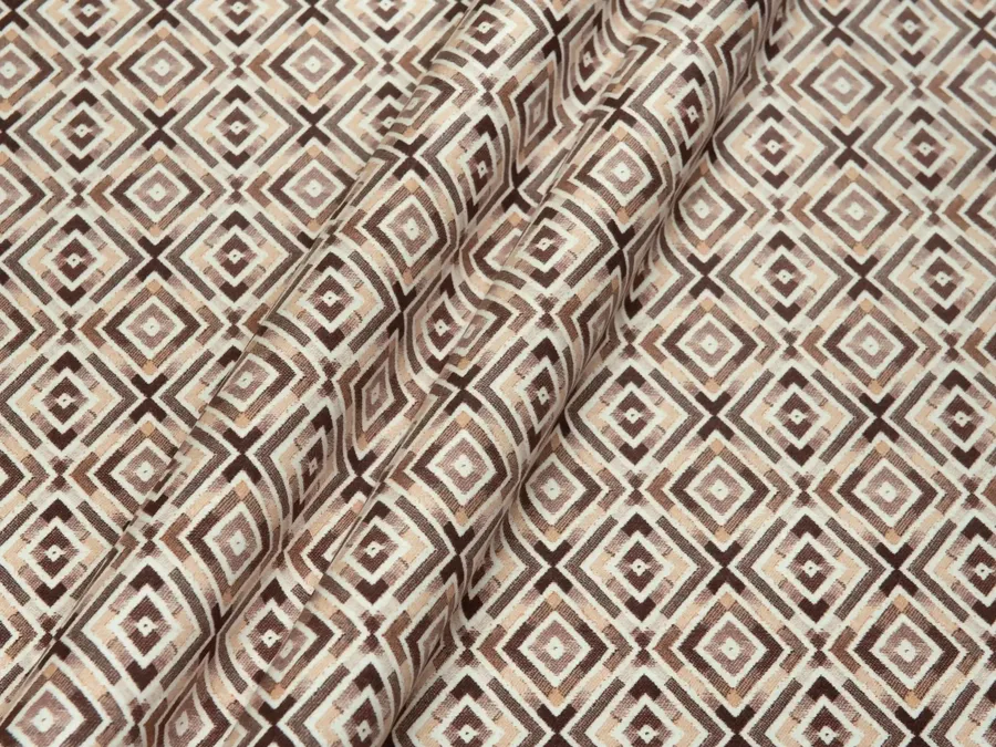 (РАМ) Велюр "Клевер" (Сlever)-Romb brown.
Состав: 100% полиэстер.
Плотность: 380 г/кв.м.
Устойчивость к истиранию: 50 000 циклов.
Ширина: 140 см.

Внимание! Цвет материала может быть искажен настройками монитора.