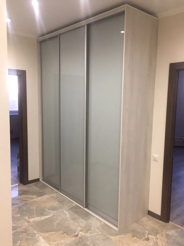 070 Шкаф-купе