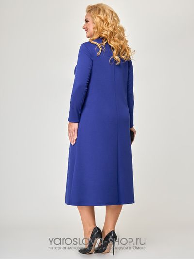 Нарядное платье василькового цвета с атласной лентой