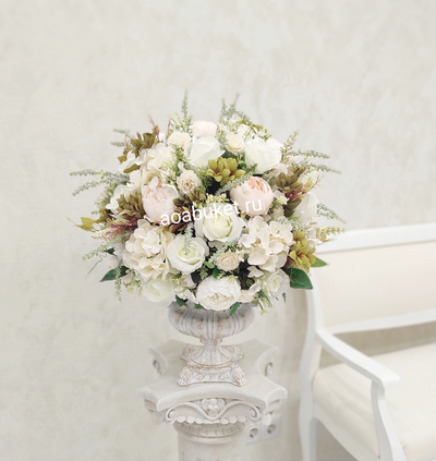 Уникальная белая композиция из искусственных цветов в вазе кубке № КВВ035/для интерьера купить