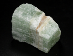 Кальцит фисташковый (зеленый), необработанный образец, Пакистан (40*31*22 мм, 59 г) №38059