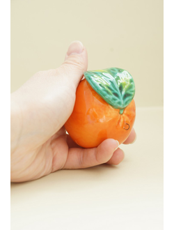 Мандарин с листком