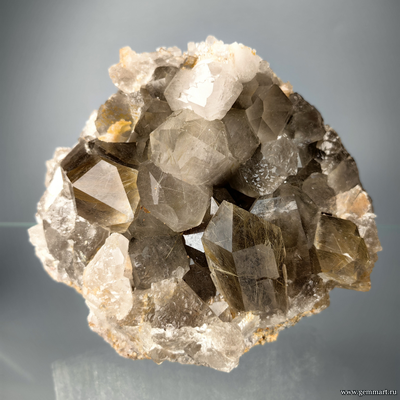 Рутил в кристаллах дымчатого кварца. Бразилия. 150*140*80мм (ААА)