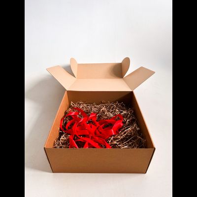 Огромная подарочная коробка GILEV 45х45х20см с красной лентой и наполнителем крафт