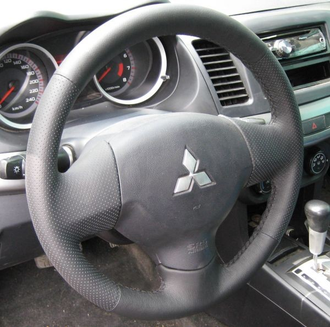 Кожаная накладка на руль Mitsubishi Lancer X (CY0)(2007-2017), Minicab (2008-2014), Toppo III (2008-2013),i (2006-2013), Colt VI (Z30) (2009-2012), черная