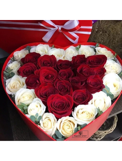 Шляпная коробка сердце с розами №60
