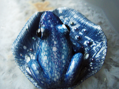 "Синяя Китовая лягушка", волшебная мини-брошь с гематитовой звёздочкой