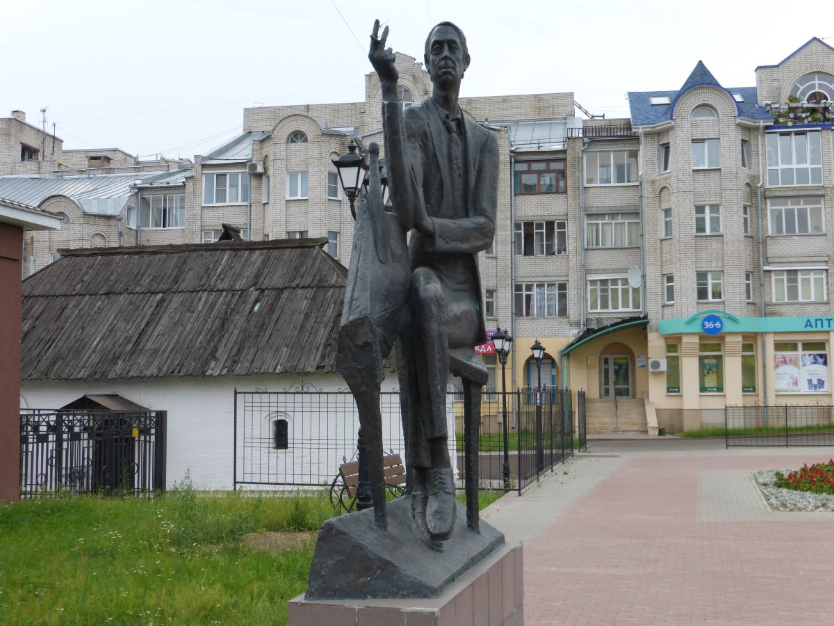 Памятники северной. Памятник Аркадию Северному в Иваново. Памятник Аркадию Северному.