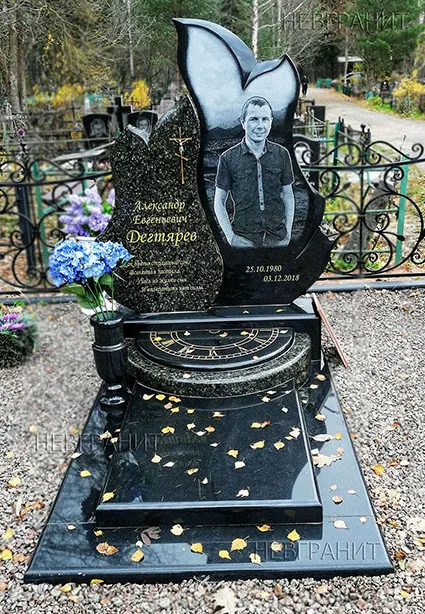 Памятник элитный из зеленого гранита