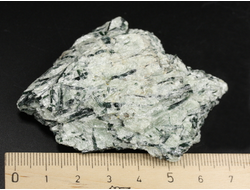 Актинолит в белом тальке, необработанный, дикий образец, Россия, Северный Кавказ, КЧР (71*52*15 мм, 56 г) №37769