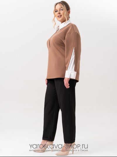 Женский трикотажный комплект: бежевый свитшот и черные брюки