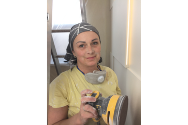 Мастер спорта международного класса по подготовке панелей к покраске, шпаклевке, шлифовке, а также самой покраске. Алена, наш мастер. Работаем вместе уже 7 лет. Так сложилось)