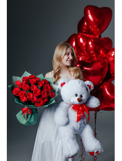 Букет красных роз + мишка + шары 7 шт