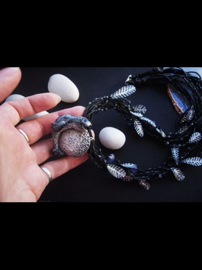 &quot;По лунной дорожке ныряет тюлень&quot;, нарядное колье с шёлковыми лепестками