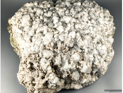 Датолит, друза кристаллов с кристаллами кварца. Россия. 440*400*150мм