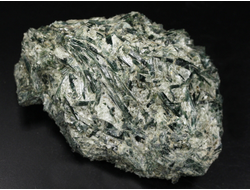 Актинолит в белом тальке, необработанный, дикий образец, Россия, Северный Кавказ, КЧР (95*65*49 мм, 335 г) №37774