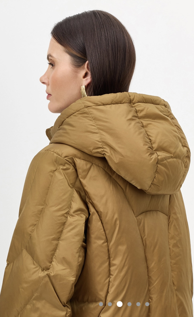 Яркий пуховик с эффектом металлик