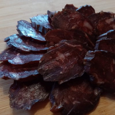 Колбаса можжевеловая говяжья сыровяленая натуральная | ферма СытникЪ