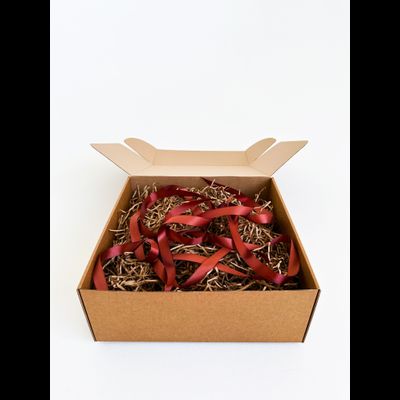 Большая подарочная коробка GILEV 37х37х14см с наполнителем и коричневой лентой