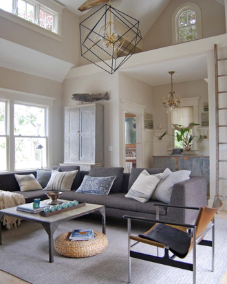 Люстра кубы в кубе из металла черный с золотом.