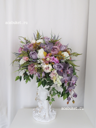 Композиция из искусственных цветов на статуэтке ангела Алиса Милано № СА003/Купить на сайте АОАБУКЕТ