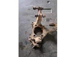 Поворотный кулак Toyota Corolla 150