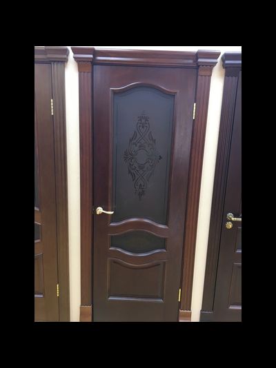 ЛАЙНДОР (УЛЬЯНОВСК)/ МОДЕЛЬ АМЕЛИЯ/ ПОЛОТНО ОСТЕКЛЕННОЕ/ НАТУРАЛЬНЫЙ ШПОН САПЕЛИ (САПЕЛЕ)/ ТОН 10 (КРАСНОЕ ДЕРЕВО)