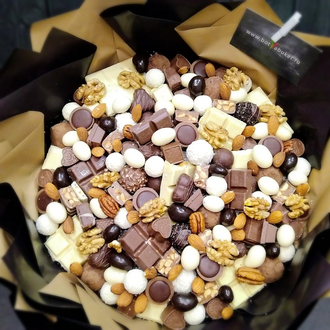 Букет из шоколадок с орехами