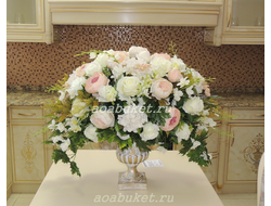 Композиция из искусственных цветов Аврора пышная в кубке № Б001/Купить в Москве и Санкт-Петербурге