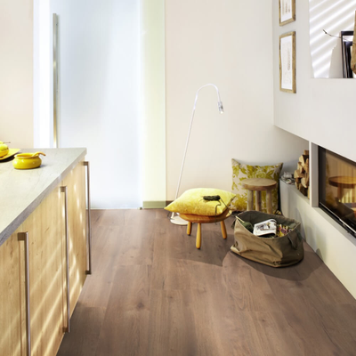 Ламинат Wineo Дуб Хельсинки Светло-коричневый LA212LV4 в интерьере кухни