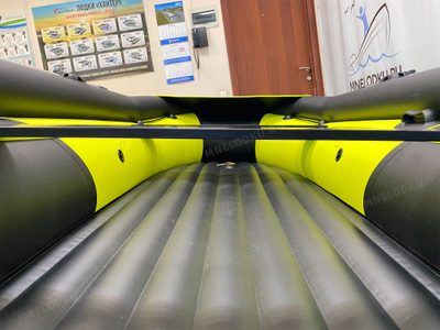 Моторная лодка Таймень NX 3800 НДНД PRO MAX фальшборт желтый/черный палуба