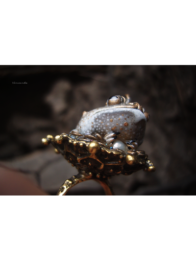 "Его Величество, Жабный Король", кольцо с лягушкой и жемчужиной