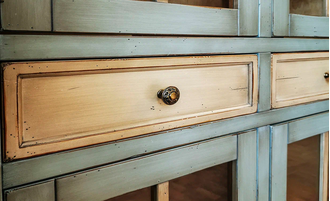 Витрина винтажная с двумя ящиками.