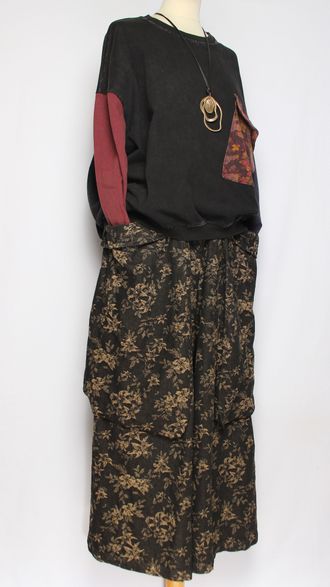 БРЮКИ-ЮБКА джинс-гобелен "КРЕАТИВНЫЕ КАРМАНЫ" букетики цветов черные, синии  р.46-54