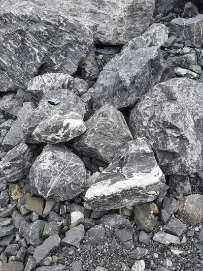 Щебень декоративный Мрамор (черный с белыми прожилками)