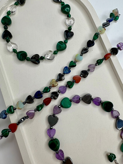 Браслет "Сердечки", разные камни