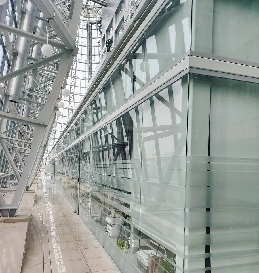 Остекление здания правительства МО