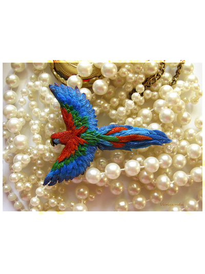 Брошь-птица "Ара, настоящий попугай" из термоглины с микробисером