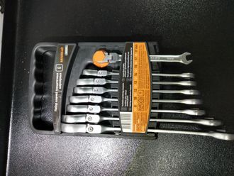 Набор комбинированных трещоточных шарнирных ключей АвтоDело 8 шт. холдер 30229