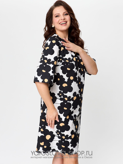 Платье прямого силуэта черно-белое с рисунком